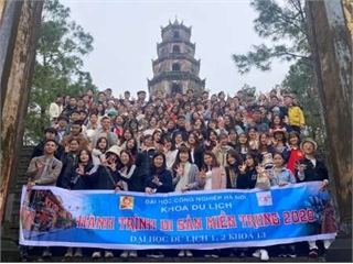Sinh viên Đại học Du lịch Khóa 13 với Hành trình di sản miền Trung
