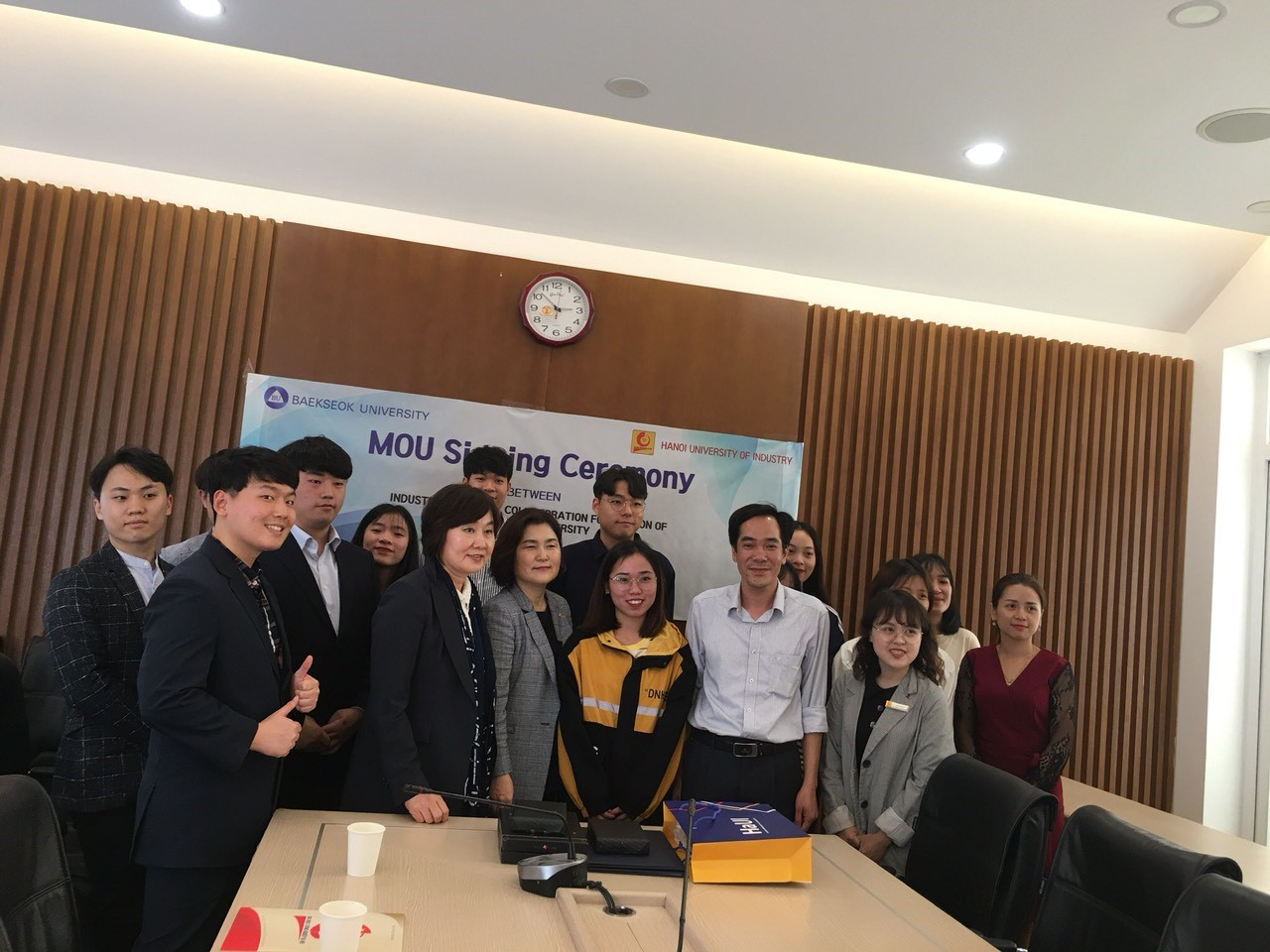 Khoa ngoại ngữ giao lưu cùng đoàn đại học Baeksoek, Hàn Quốc