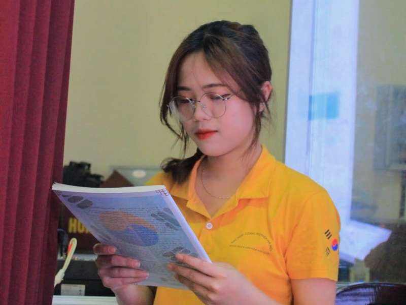 "계속 인생은 아름답고 웃어야 할 일로 가득차 있다." - Hãy để cuộc sống luôn ngập tràn những điều tuyệt vời và khiến ta phải mỉm cười."