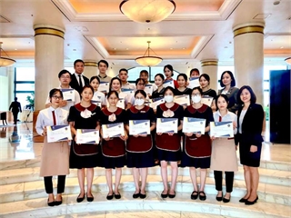 Lễ trao chứng chỉ cho sinh viên Khoa Quản trị Nhà hàng - Khách sạn tại Khách sạn Daewoo Hanoi