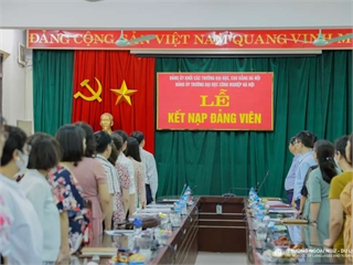 Chi bộ Trường Ngoại ngữ - Du lịch, Đại học Công nghiệp Hà Nội tổ chức Lễ kết nạp cho 03 đảng viên mới