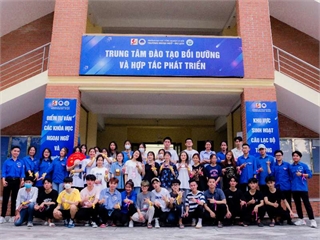 Đội sinh viên tình nguyện Trường Ngoại ngữ - Du lịch