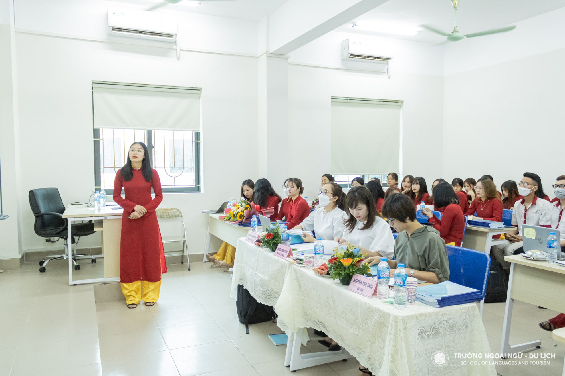 Lễ bảo vệ khóa luận tốt nghiệp ngành Du lịch, Quản trị dịch vụ du lịch & Lữ hành, Quản trị khách sạn – nhà hàng và Ngôn ngữ Trung Quốc.