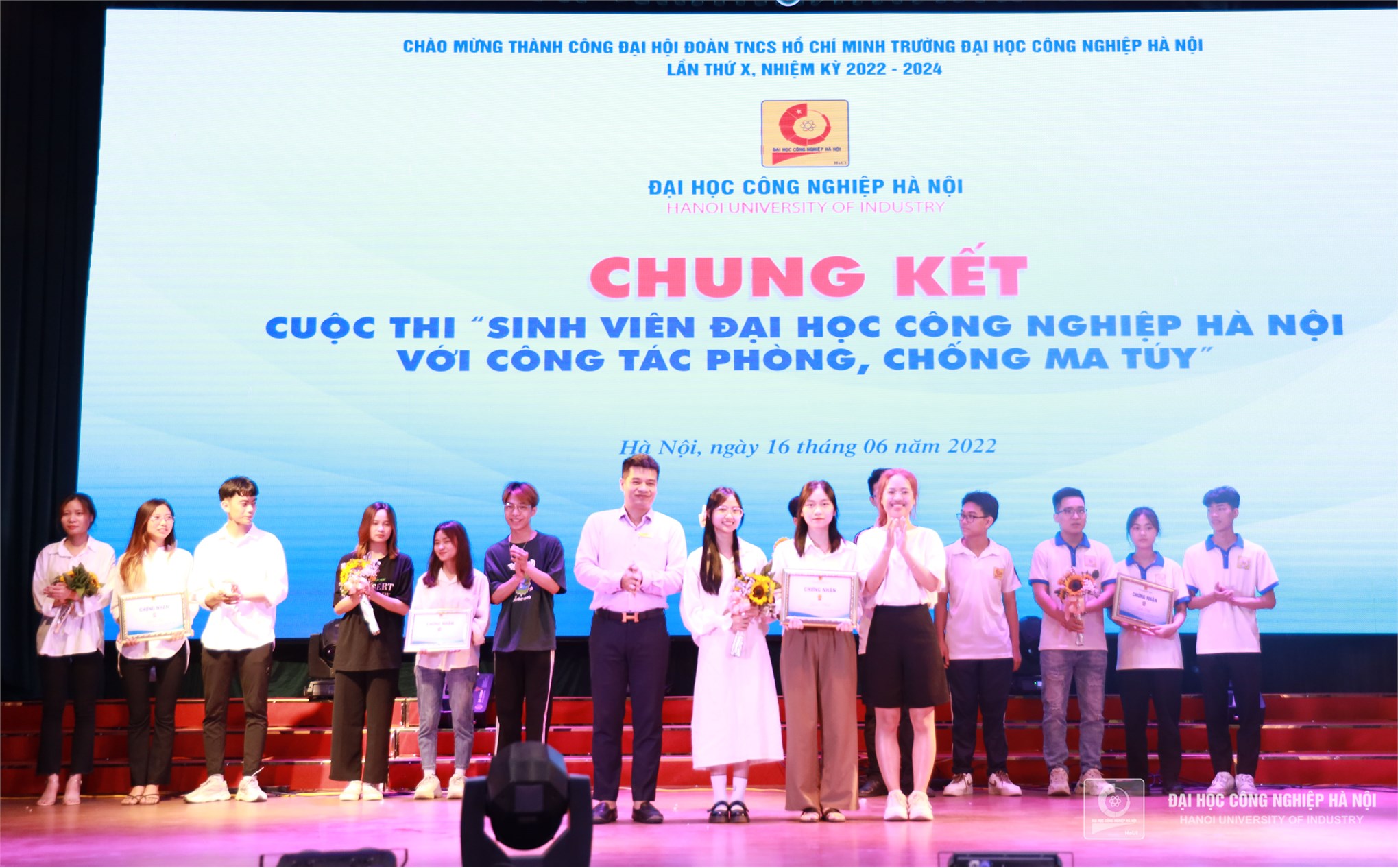 Sinh viên Trường Ngoại ngữ - Du lịch đạt Giải Nhất cuộc thi sinh viên Đại học Công nghiệp Hà Nội với công tác phòng, chống ma túy