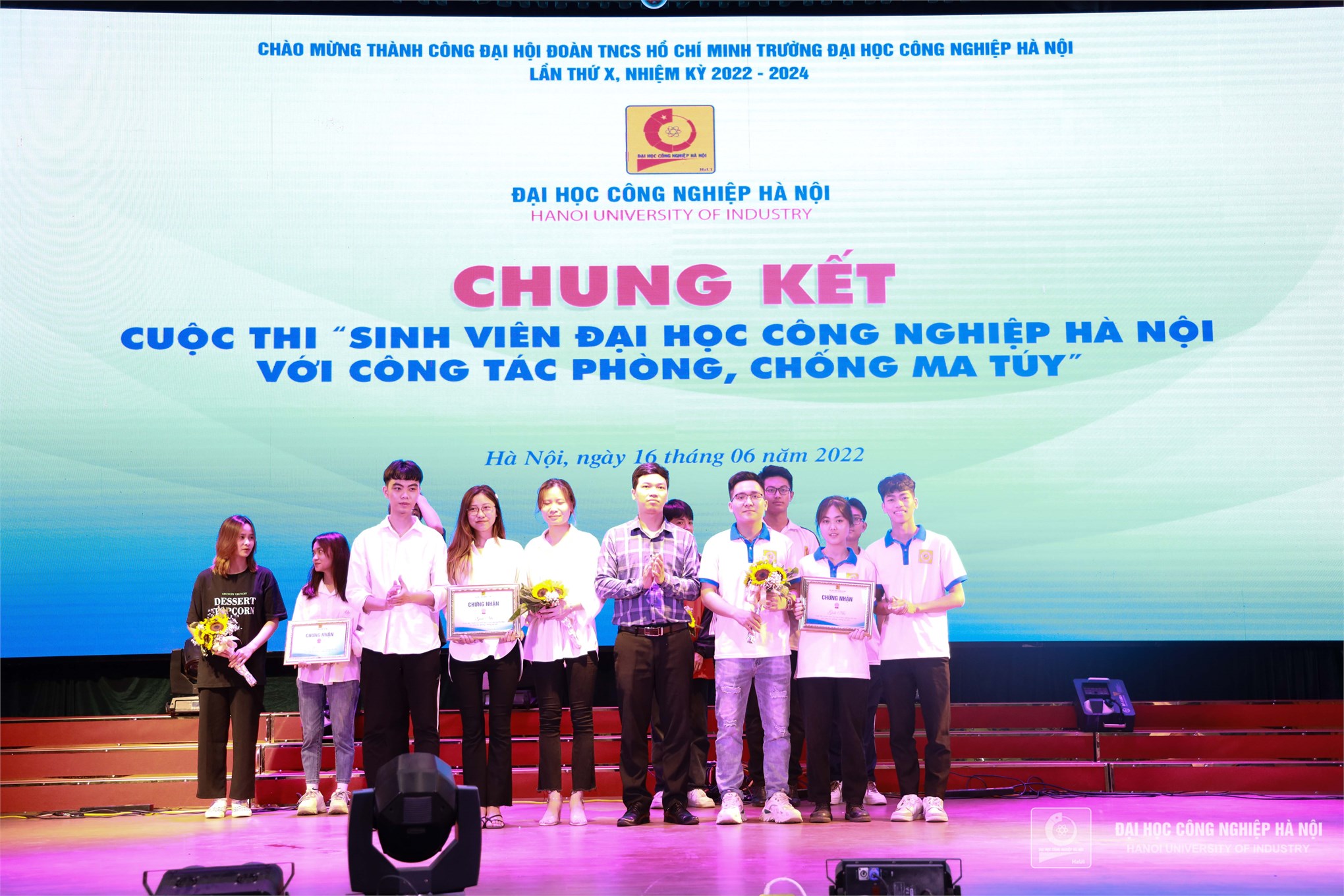 Sinh viên Trường Ngoại ngữ - Du lịch đạt Giải Nhất cuộc thi sinh viên Đại học Công nghiệp Hà Nội với công tác phòng, chống ma túy