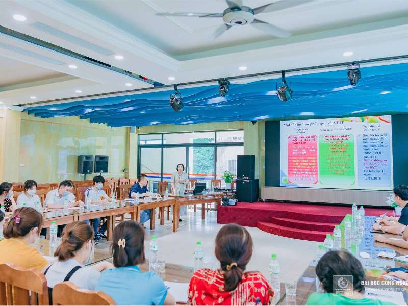 Trung tâm Quản lý Ký túc xá tập huấn công tác đảm bảo vệ sinh an toàn thực phẩm năm 2022