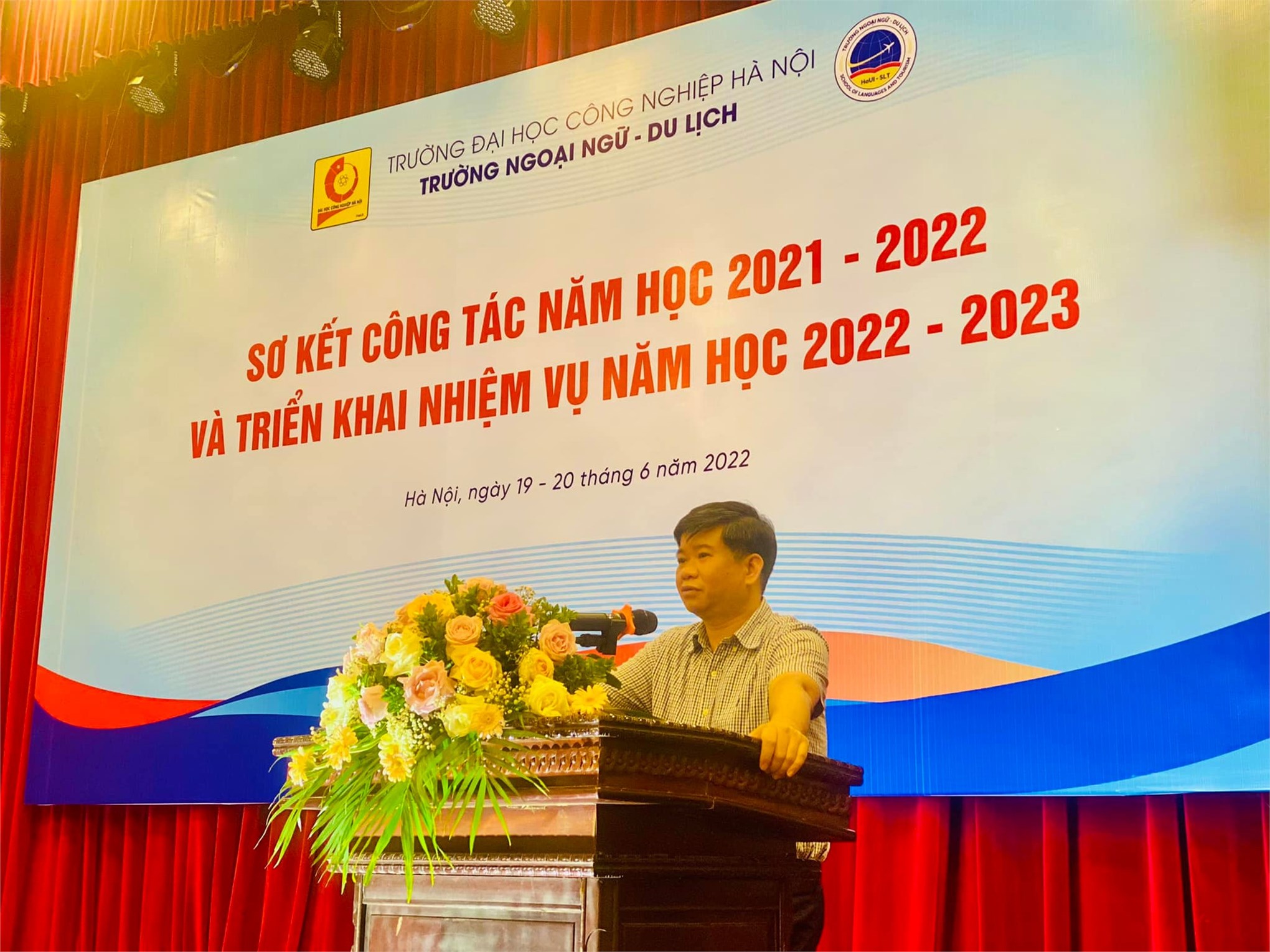 Sơ kết công tác năm học 2021 - 2022 và triển khai nhiệm vụ năm học 2022 - 2023 Trường Ngoại ngữ - Du lịch