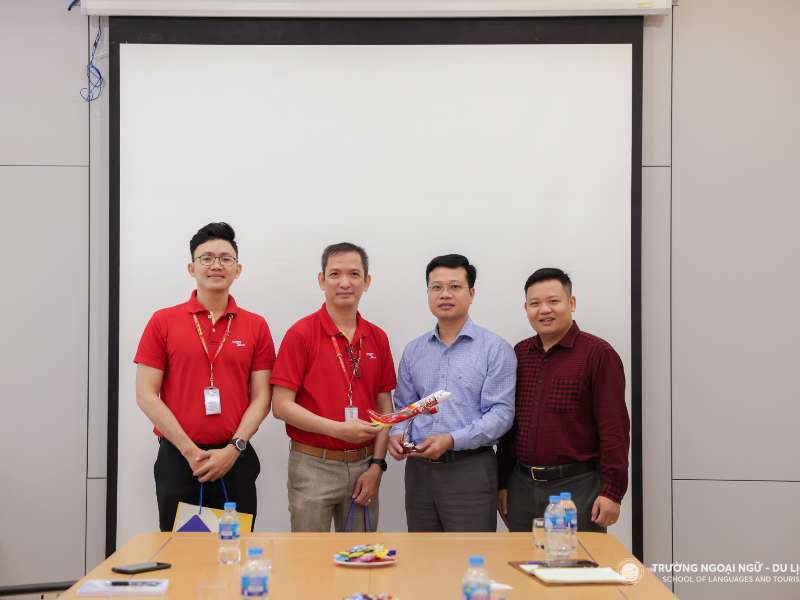 Tiếp đón và làm việc với Công ty Cổ phần Hàng không Vietjet