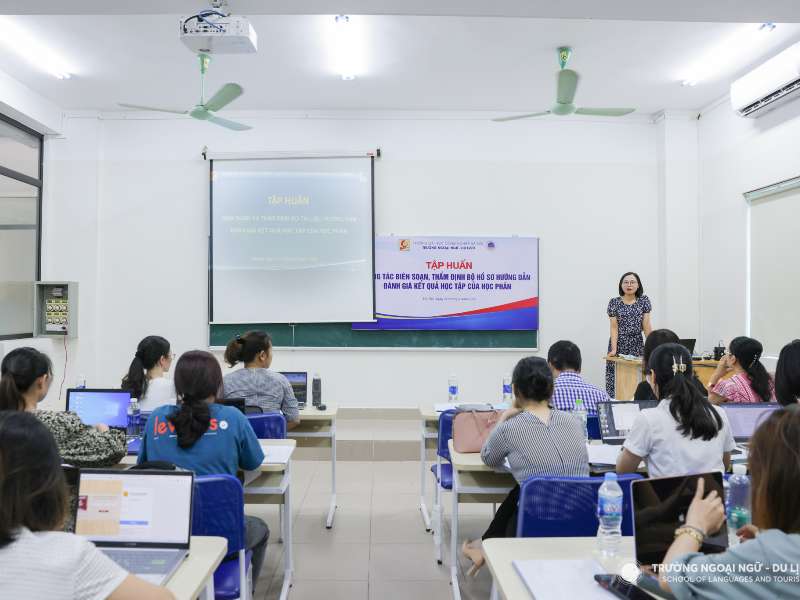 Tập huấn biên soạn, thẩm định bộ hồ sơ hướng dẫn đánh giá kết quả học tập của học phần