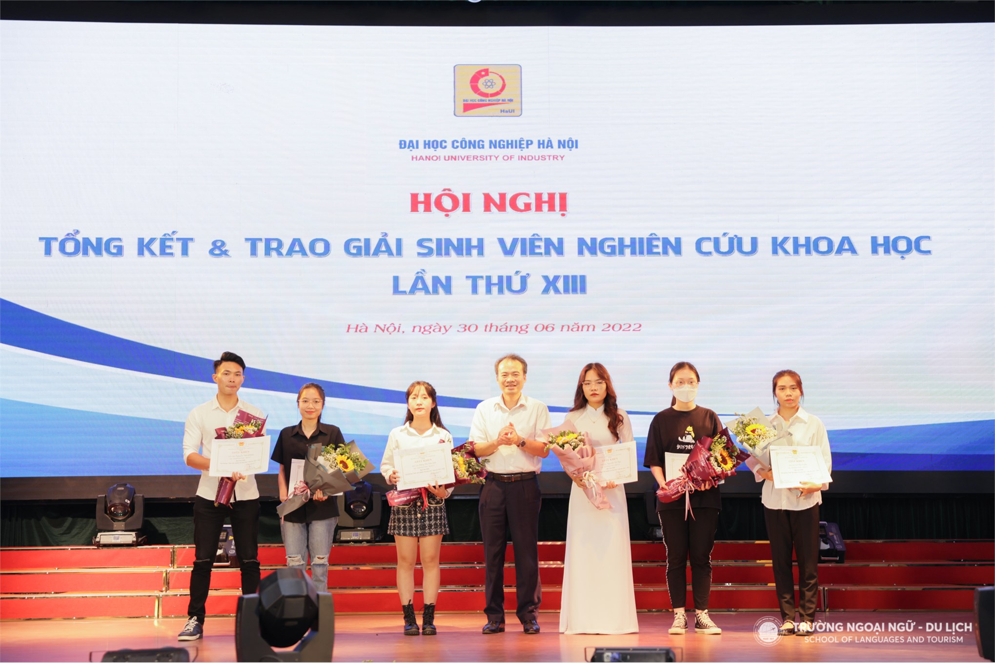 Sinh viên Trường Ngoại ngữ - Du lịch đạt giải Nhất tại Hội nghị tổng kết và trao giải sinh viên nghiên cứu khoa học lần thứ XIII