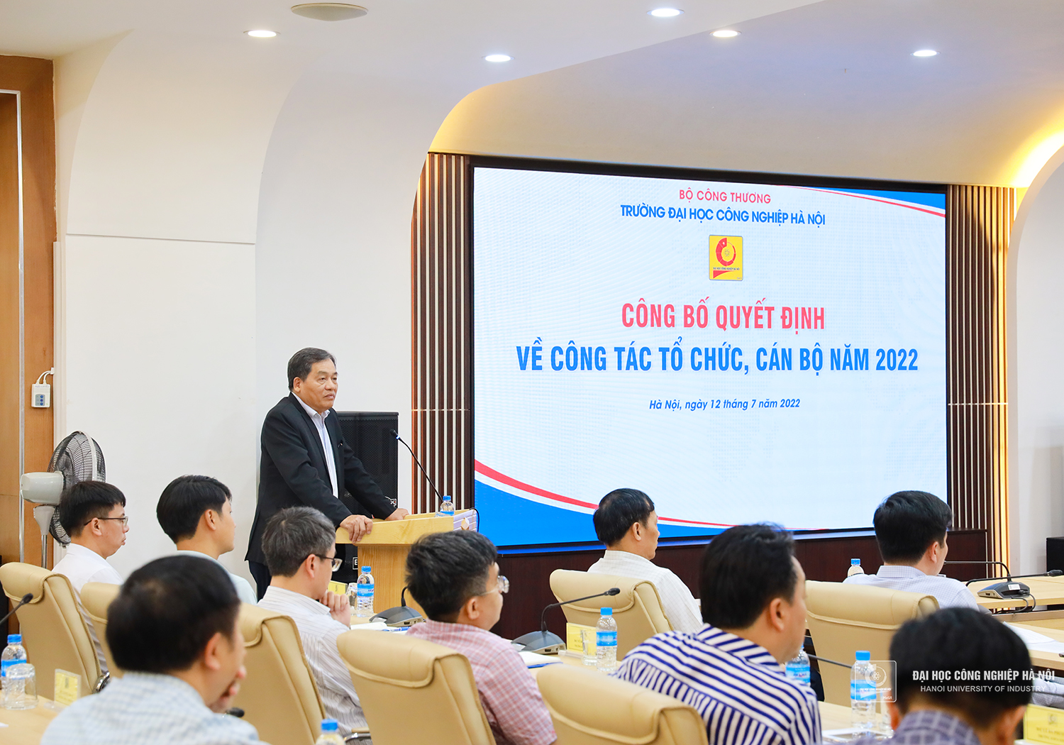 Công bố Quyết định thành lập Trung tâm Hỗ trợ Sinh viên và Trao Quyết định bổ nhiệm viên chức quản lý