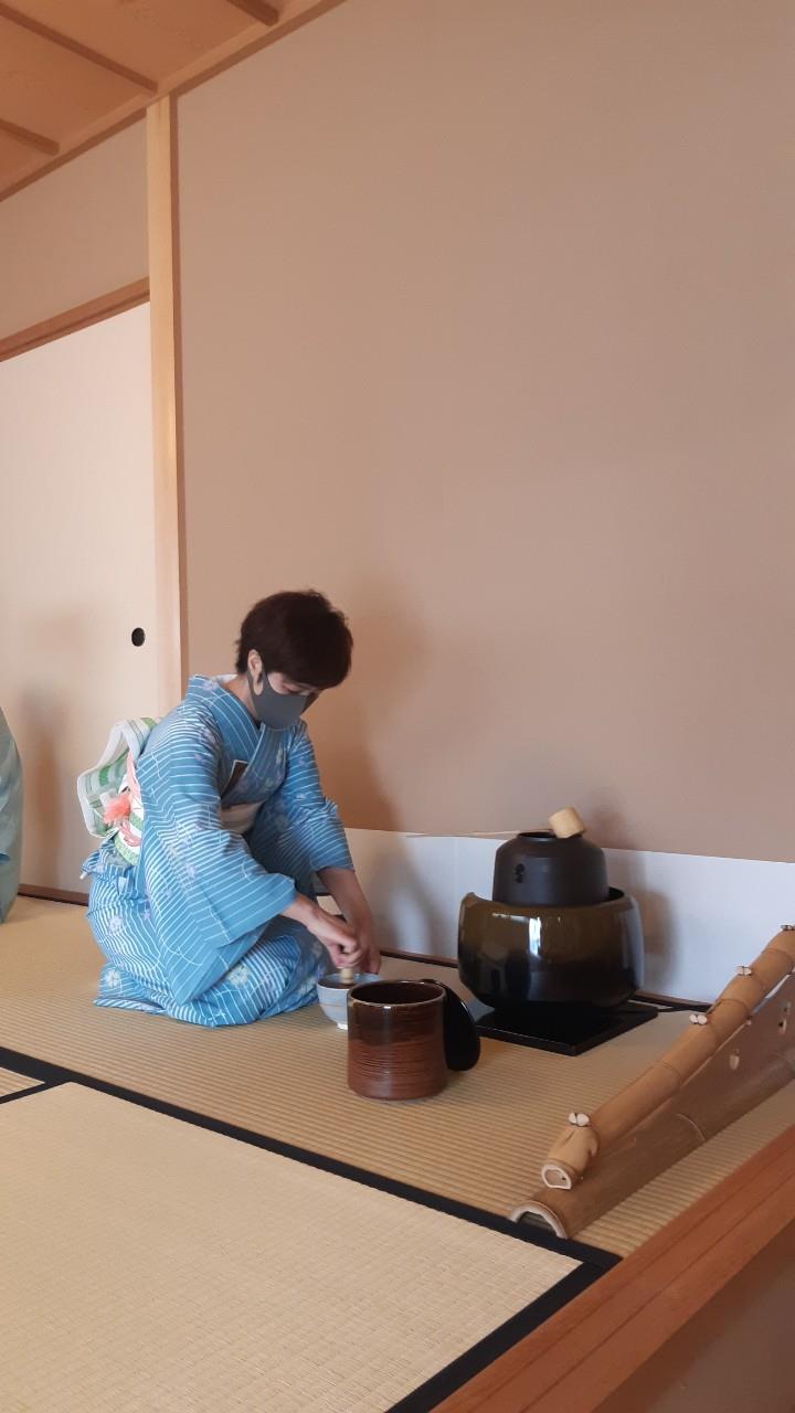 Trải nghiệm văn hóa Trà Đạo “chuẩn Nhật” của giảng viên và sinh viên Khoa Ngôn ngữ Nhật Bản