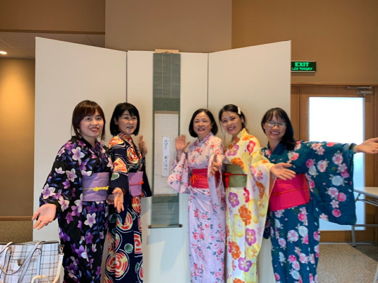 Trải nghiệm văn hóa Trà Đạo “chuẩn Nhật” của giảng viên và sinh viên Khoa Ngôn ngữ Nhật Bản
