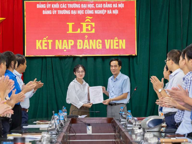 Hãy cứ là người bình thường nhưng không tầm thường - Sinh viên Đỗ Thị Lan Hương - lớp Ngôn ngữ Hàn Quốc 1, khóa 14