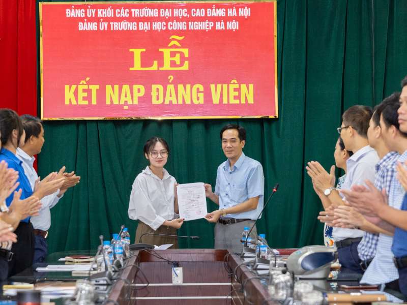 Hãy cứ là người bình thường nhưng không tầm thường - Sinh viên Đỗ Thị Lan Hương - lớp Ngôn ngữ Hàn Quốc 1, khóa 14