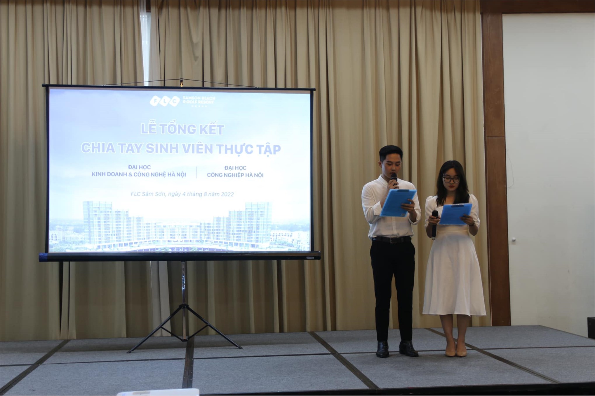 Lễ trao chứng chỉ Certificate of Intership cho sinh viên Khoa Quản trị Nhà hàng - Khách sạn tại FLC Sầm Sơn