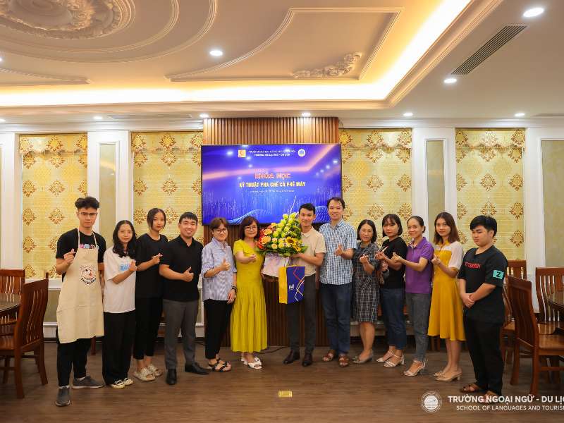 Khóa bồi dưỡng Kỹ thuật pha cà phê máy cho giảng viên Trường Ngoại ngữ - Du lịch, Đại học Công nghiệp Hà Nội