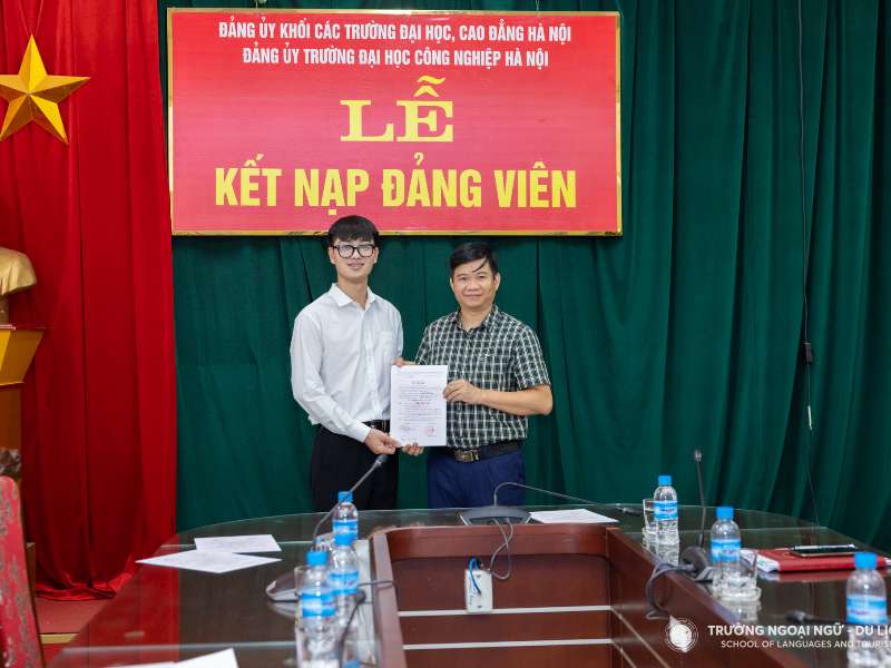 Hãy sống đẹp, hãy thay đổi tích cực để thấy thanh xuân không nuối tiếc - Sinh viên Phan Đức Long - lớp Quản trị Khách sạn 1 khóa 14