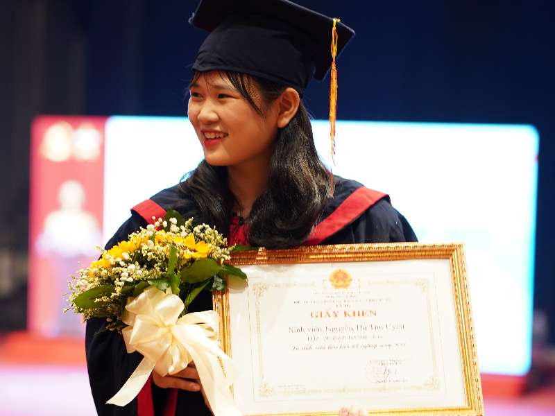 Nỗ lực đáng giá bao nhiêu? - Tân cử nhân Nguyễn Thị Thu Uyên