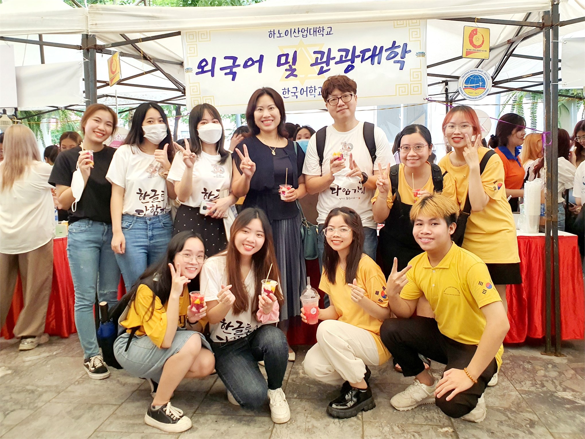 Sinh viên Khoa Ngôn ngữ Hàn Quốc tham gia ngày hội Hangeul 2022 được tổ chức tại Đại học Thăng Long