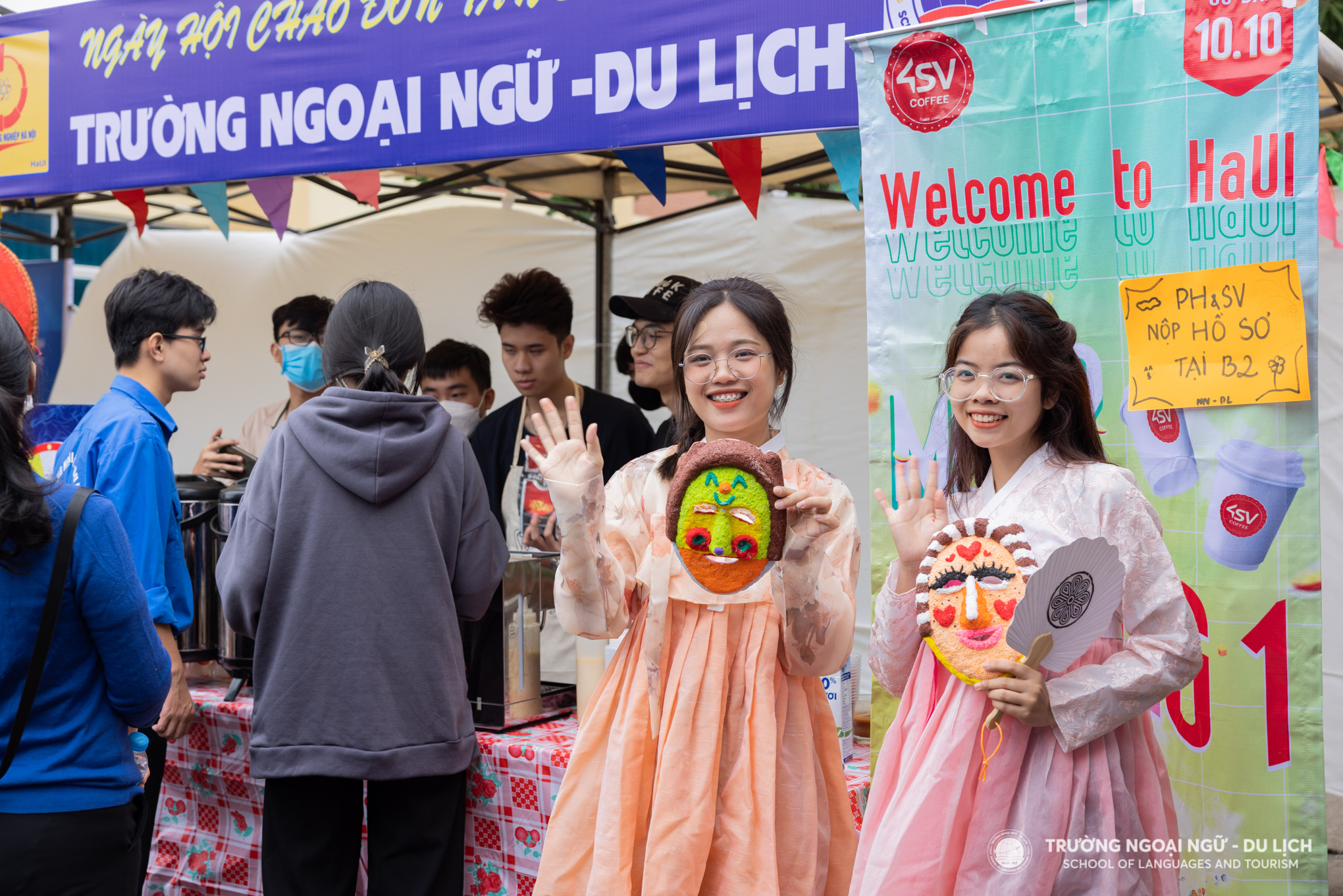 Rực rỡ sắc màu Trường Ngoại ngữ - Du lịch trong Ngày hội Chào tân sinh viên 2022 – Welcome to HaUI