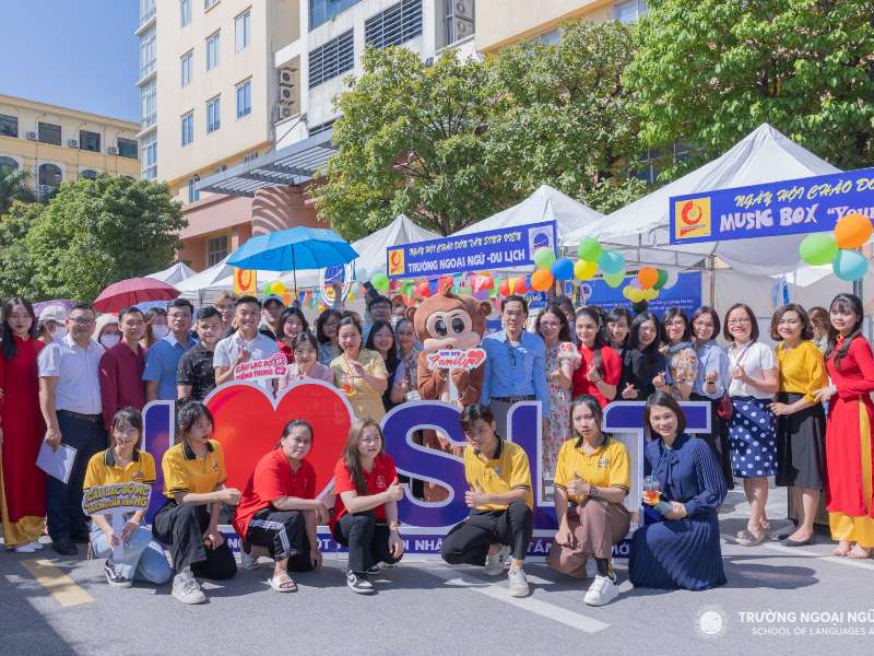 Rực rỡ sắc màu Trường Ngoại ngữ - Du lịch, Đại học Công nghiệp Hà Nội trong Ngày hội Chào đón tân sinh viên 2022 – Welcome to HaUI