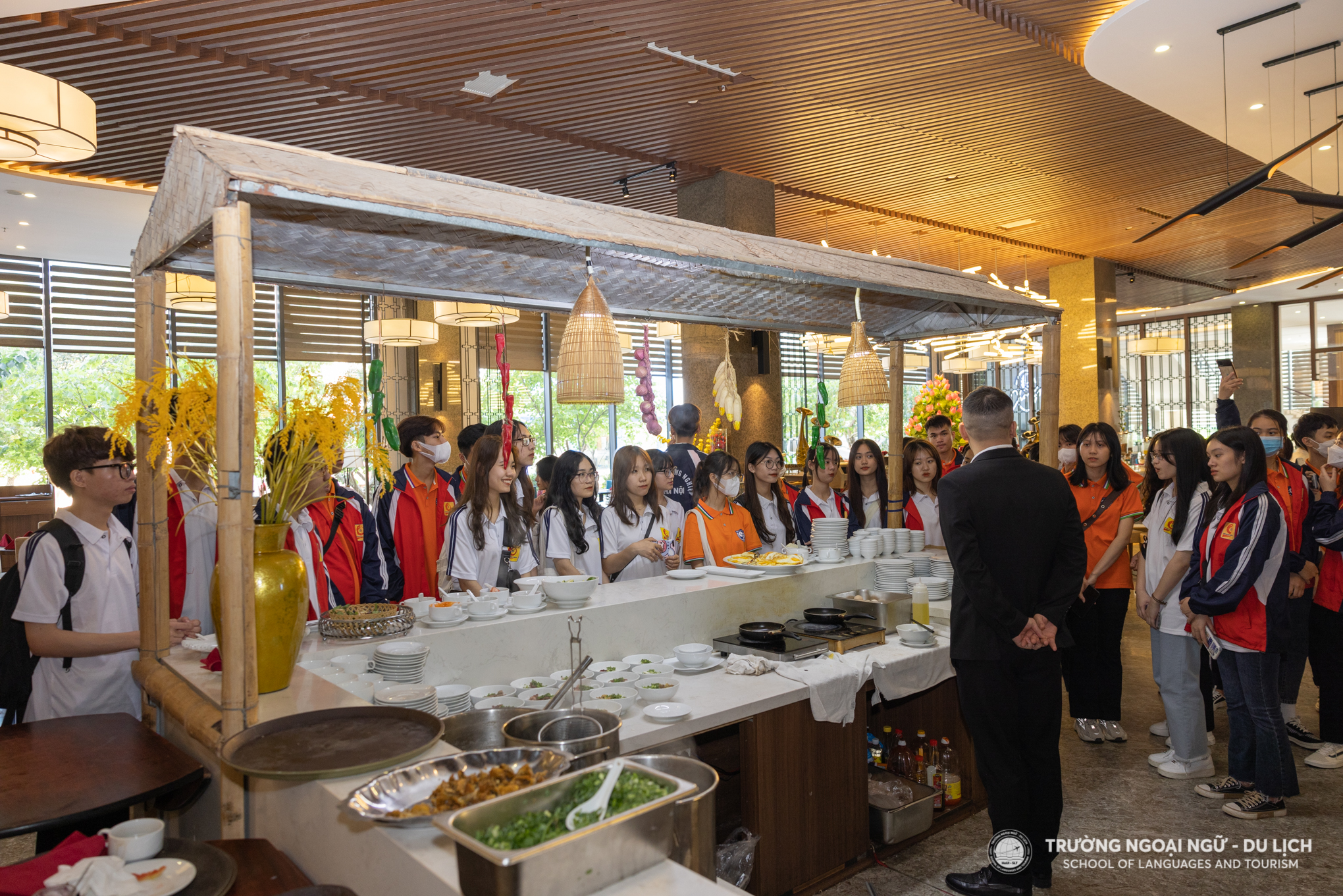 Tham quan khách sạn Mường Thanh Luxury Hà Nam của sinh viên K17 Khoa Du lịch và Khoa Quản trị Nhà hàng – Khách sạn