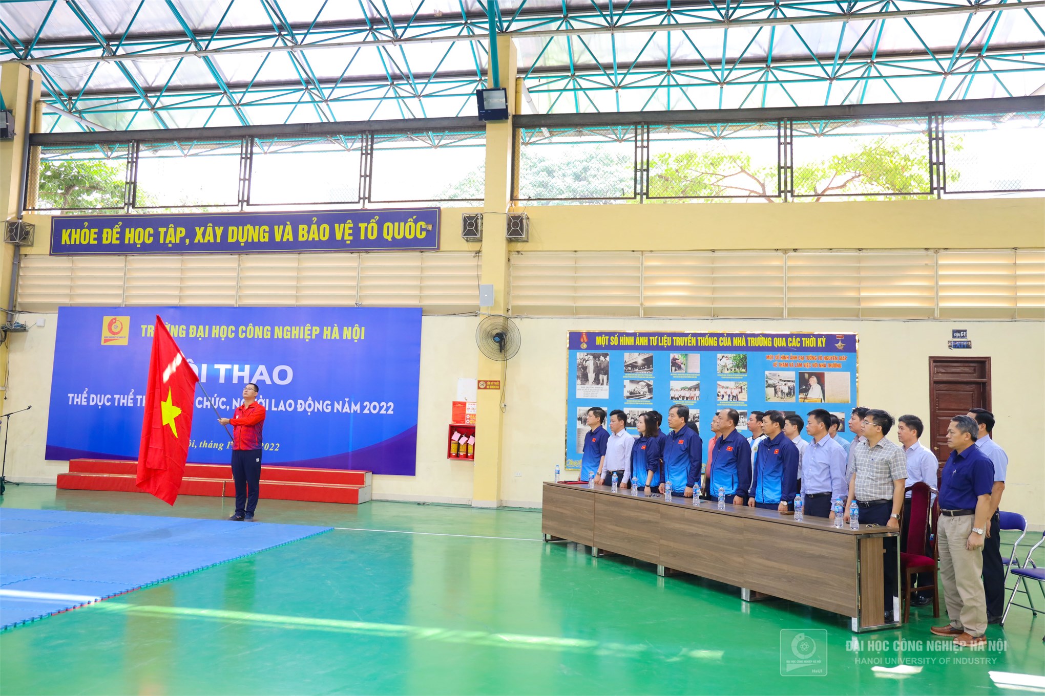 Tưng bừng Hội thao Thể dục thể thao viên chức, người lao động Trường Đại học Công nghiệp Hà Nội năm 2022; Trường Ngoại ngữ - Du lịch đạt nhiều thành tích