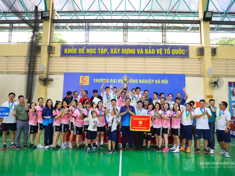 Tưng bừng Hội thao Thể dục thể thao viên chức, người lao động Trường Đại học Công nghiệp Hà Nội năm 2022; Trường Ngoại ngữ - Du lịch đạt nhiều thành tích