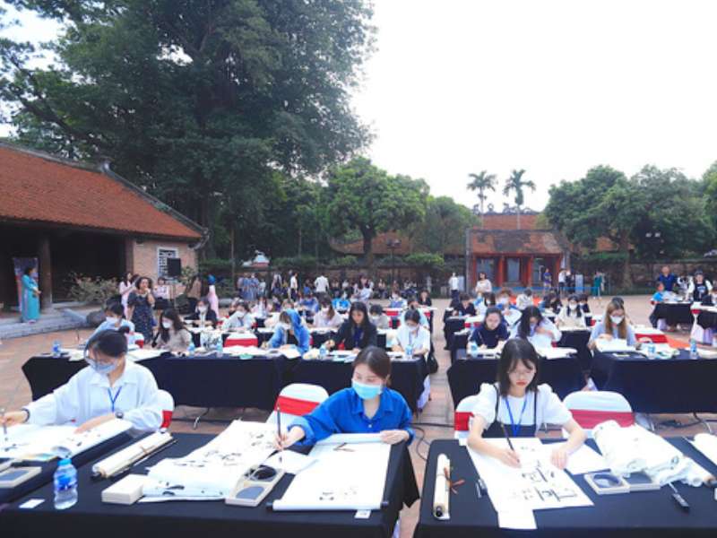 Sinh viên Ngôn ngữ Hàn Quốc với Cuộc thi viết “Danh ngôn Chủ tịch Hồ Chí Minh trên thư pháp Hàn Quốc”