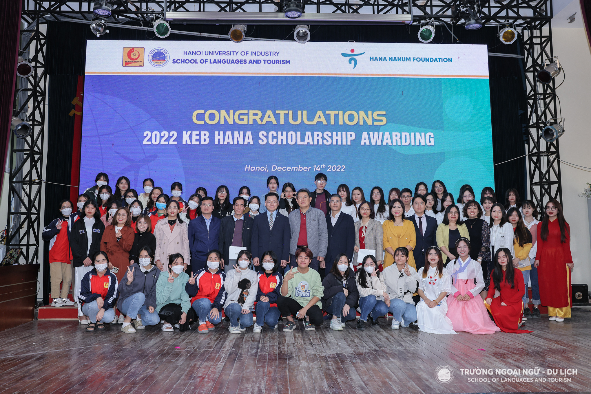 15 sinh viên Khoa Ngôn ngữ Hàn Quốc nhận học bổng Ngân hàng KEB Hana Bank 2022