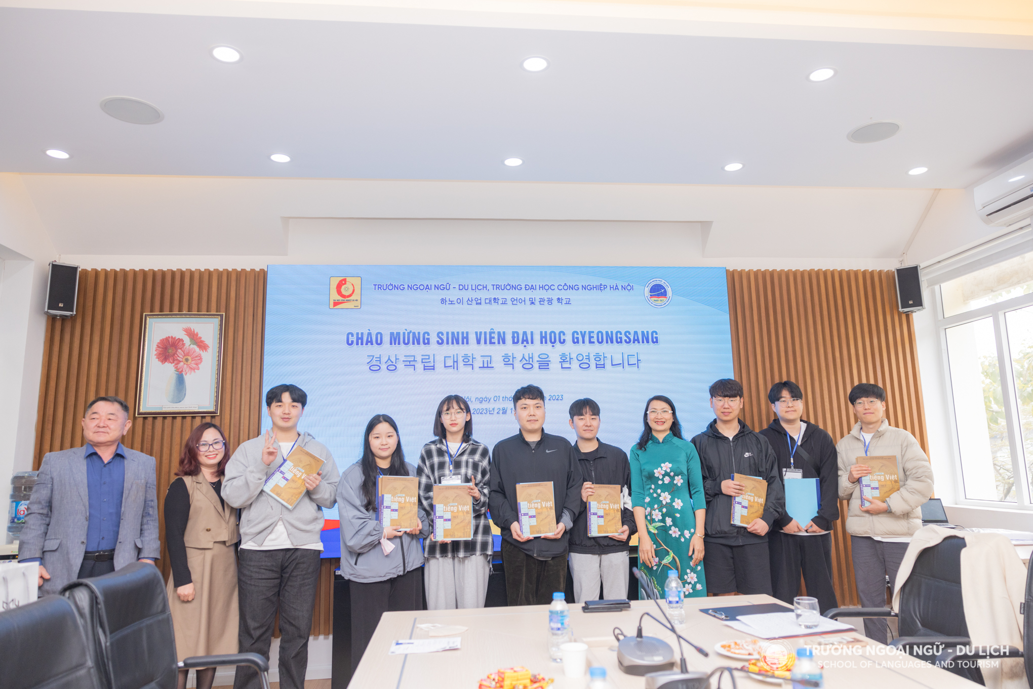 CHÀO MỪNG SINH VIÊN TRƯỜNG ĐẠI HỌC QUỐC GIA GYEONGSANG, HÀN QUỐC THAM GIA KHOÁ HỌC TIẾNG VIỆT TẠI TRƯỜNG NGOẠI NGỮ - DU LỊCH, TRƯỜNG ĐẠI HỌC CÔNG NGHIỆP HÀ NỘI