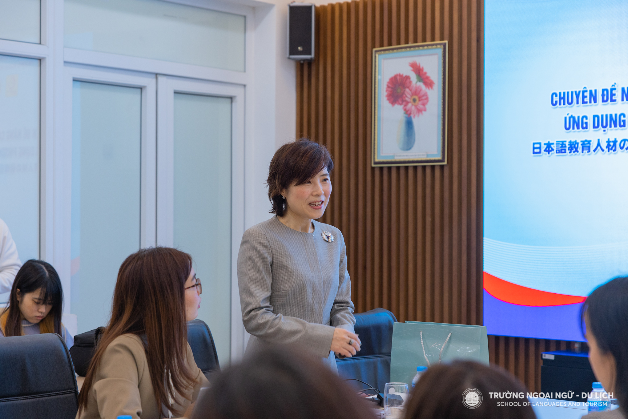 GS. Okuno – Đại học Tokyo Metropolitan chia sẻ về phương pháp học tích hợp nội dung và ngôn ngữ CLIL tại buổi tập huấn