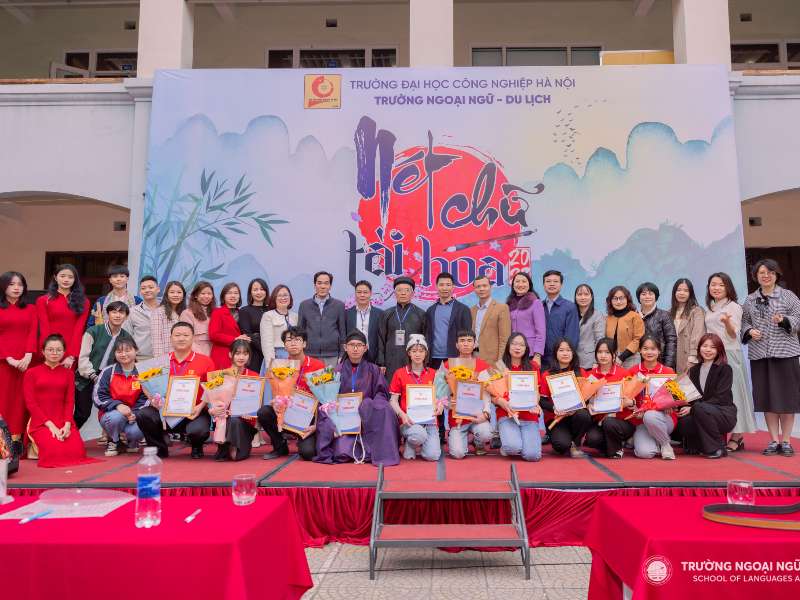 Sôi nổi cuộc thi viết thư pháp Nét chữ tài hoa lần thứ nhất năm 2023