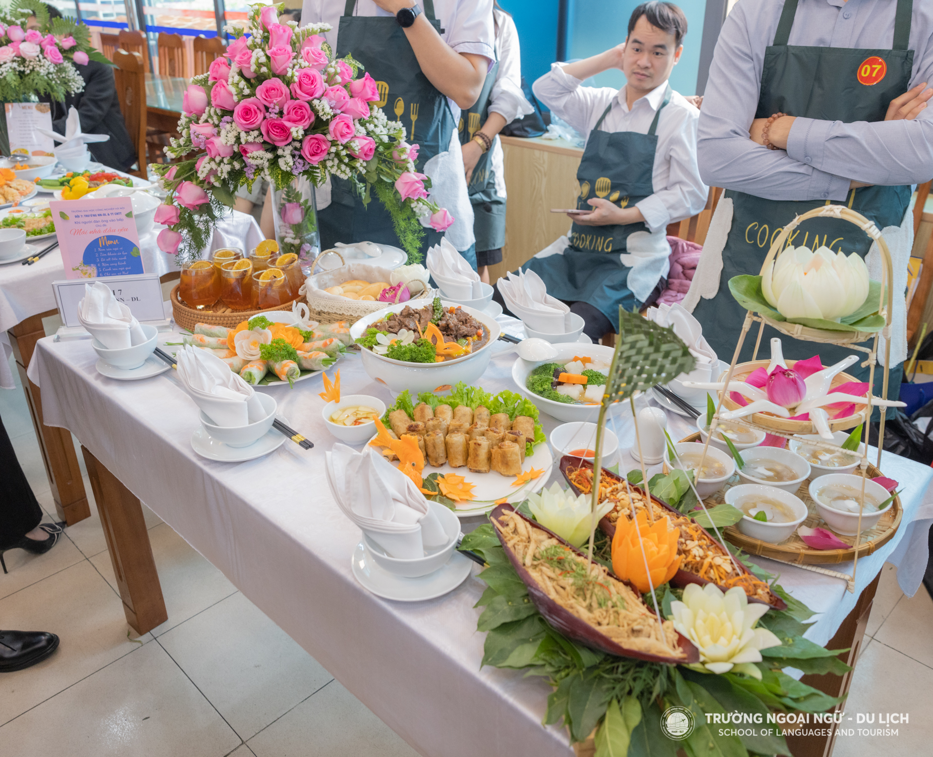 Liên quân Trường Ngoại ngữ - Du lịch và Trung tâm Công nghệ Thông tin xuất sắc đạt giải nhất hội thi nấu ăn, cắm hoa 8/3: Lan tỏa yêu thương ngọt ngào từ căn bếp