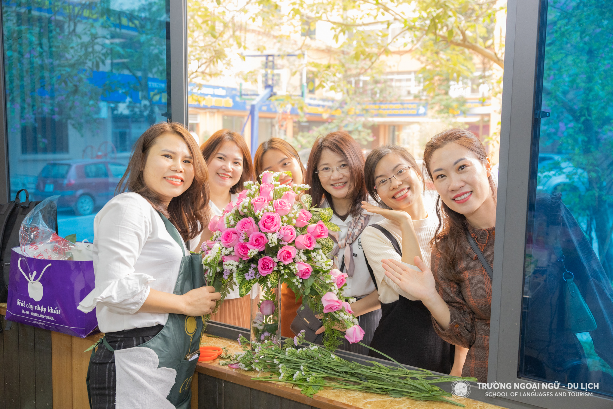 Liên quân Trường Ngoại ngữ - Du lịch và Trung tâm Công nghệ Thông tin xuất sắc đạt giải nhất hội thi nấu ăn, cắm hoa 8/3: Lan tỏa yêu thương ngọt ngào từ căn bếp