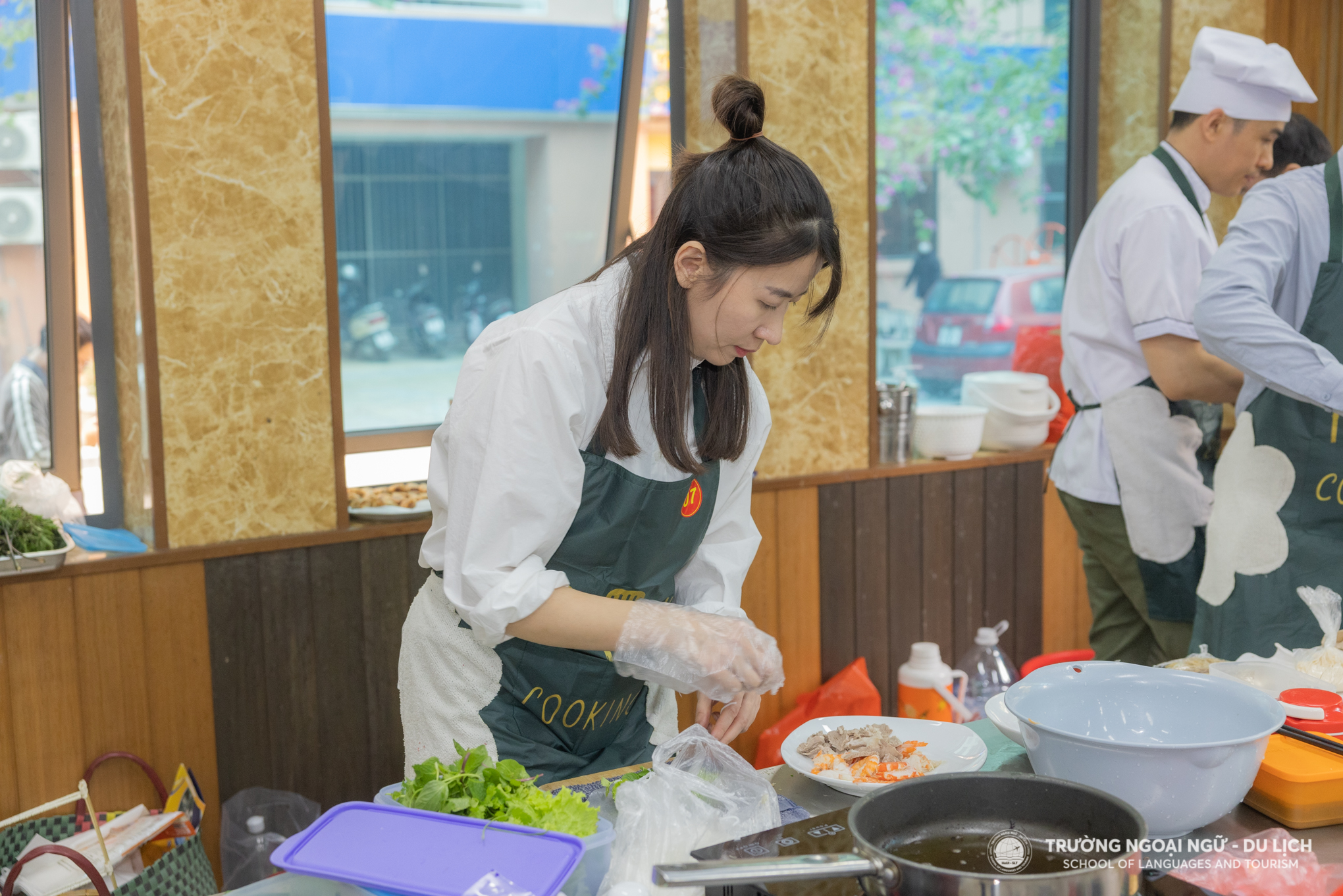 Liên quân Trường Ngoại ngữ - Du lịch và Trung tâm Công nghệ Thông tin xuất sắc đạt giải nhất hội thi nấu ăn, cắm hoa 8/3: Lan tỏa yêu thương ngọt ngào từ căn bếp