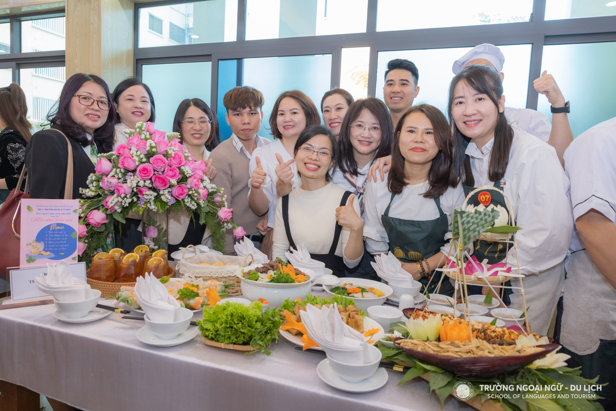 Liên quân Trường Ngoại ngữ - Du lịch và Trung tâm Công nghệ Thông tin xuất sắc đạt giải nhất hội thi nấu ăn, cắm hoa 8/3: Lan tỏa yêu thương ngọt ngào từ căn bếp