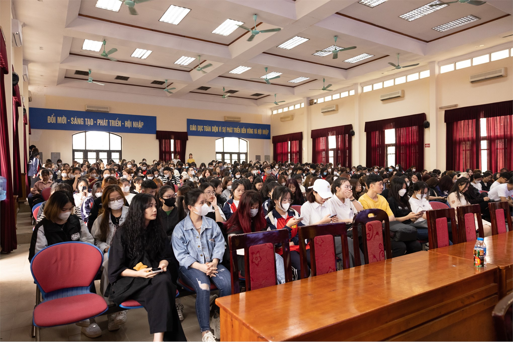 Hội thảo giới thiệu chương trình Tình nguyện viên quốc tế cho sinh viên Trường Ngoại ngữ - Du lịch năm 2023
