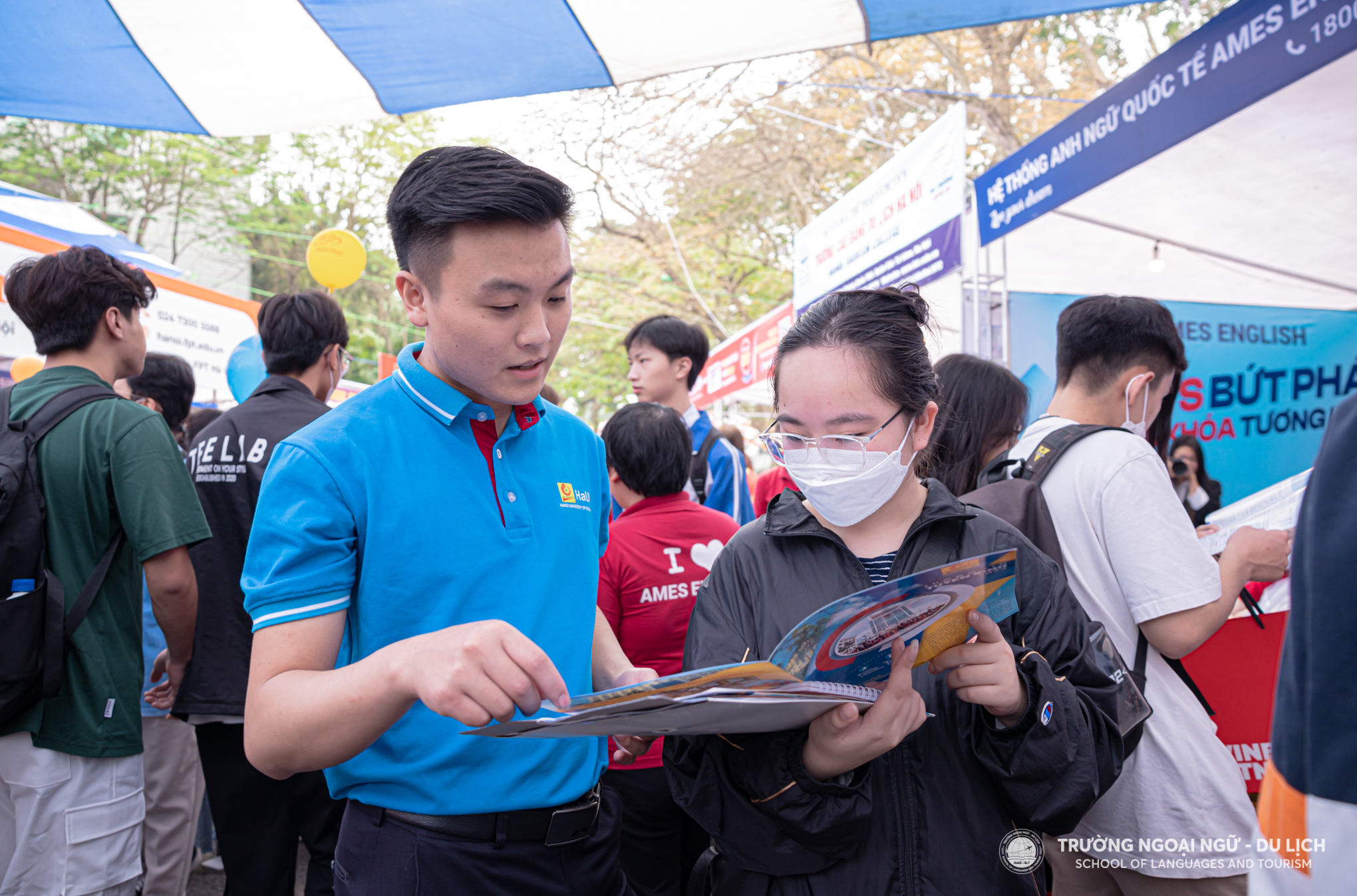 Sức hút của Trường Ngoại ngữ - Du lịch tại Ngày hội tư vấn tuyển sinh - hướng nghiệp năm 2023