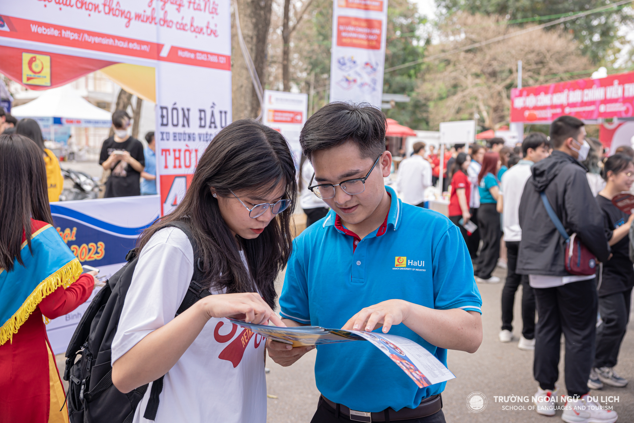 Sức hút của Trường Ngoại ngữ - Du lịch tại Ngày hội tư vấn tuyển sinh - hướng nghiệp năm 2023