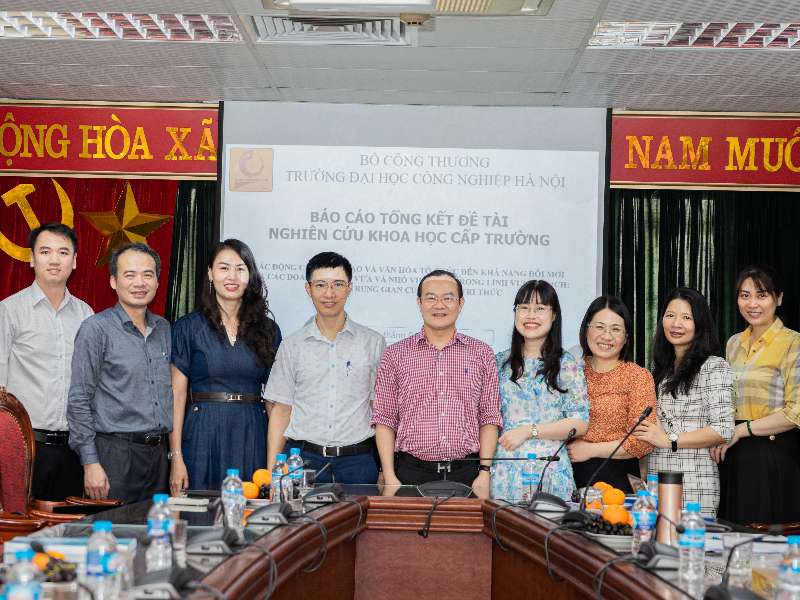 Nghiệm thu đề tài nghiên cứu khoa học cấp trường về chủ đề Lãnh đạo, chia sẻ tri thức và Đổi mới sáng tạo