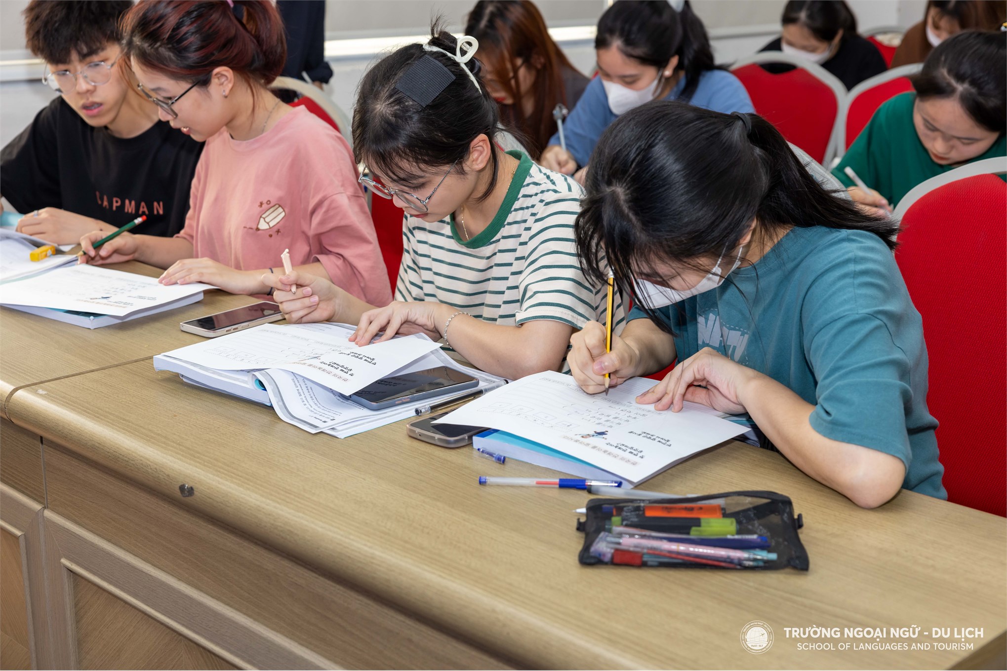 Trường Ngoại ngữ - Du lịch tiếp đón đoàn giáo sinh của Trường Đại học Sư phạm - Đại học Quốc gia Seoul tới tham quan, giao lưu văn hoá và trao đổi phương pháp giảng dạy