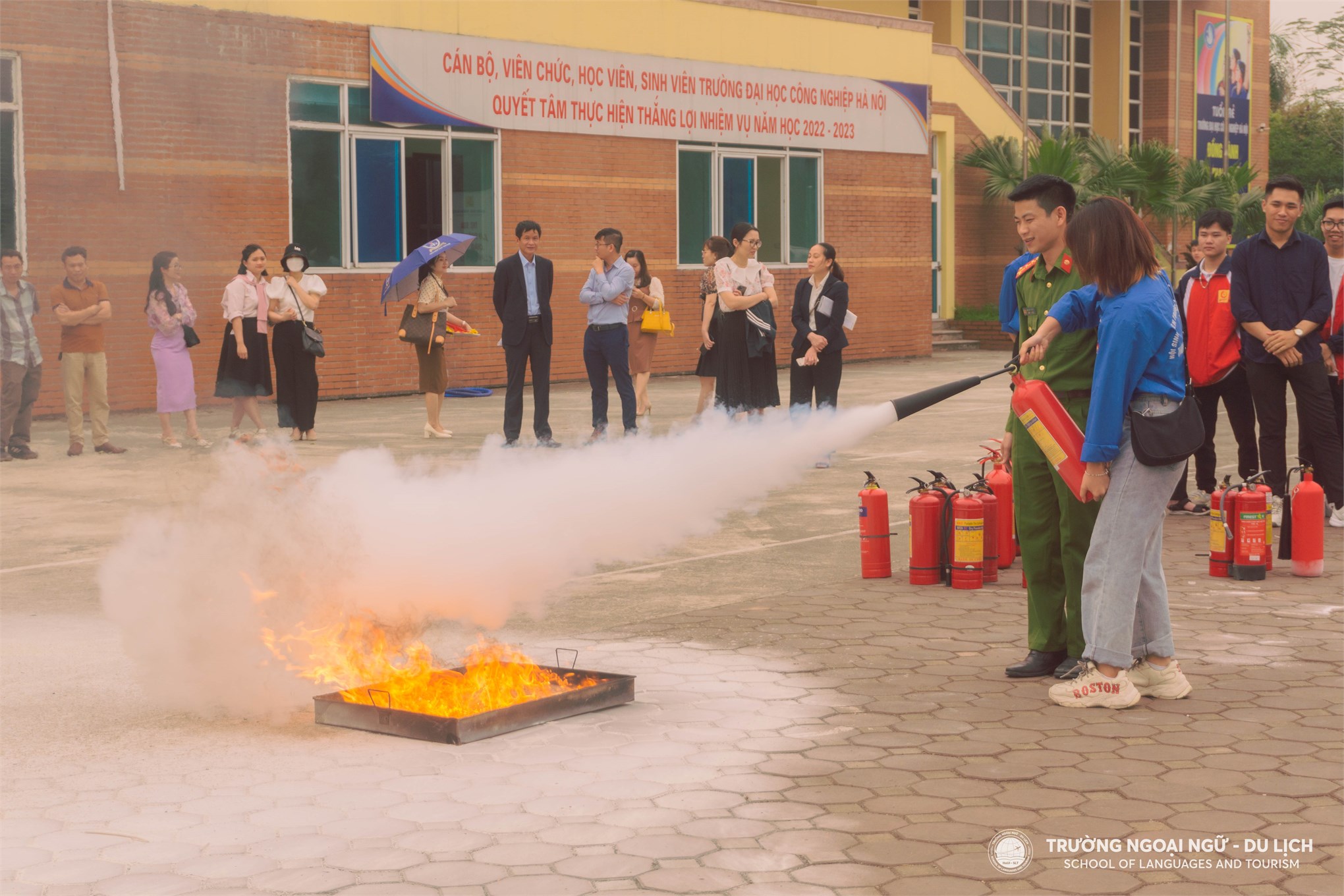 Sinh viên Trường Ngoại ngữ - Du lịch đạt giải Nhất `Sinh viên HaUI với công tác phòng cháy chữa cháy và cứu nạn cứu hộ`