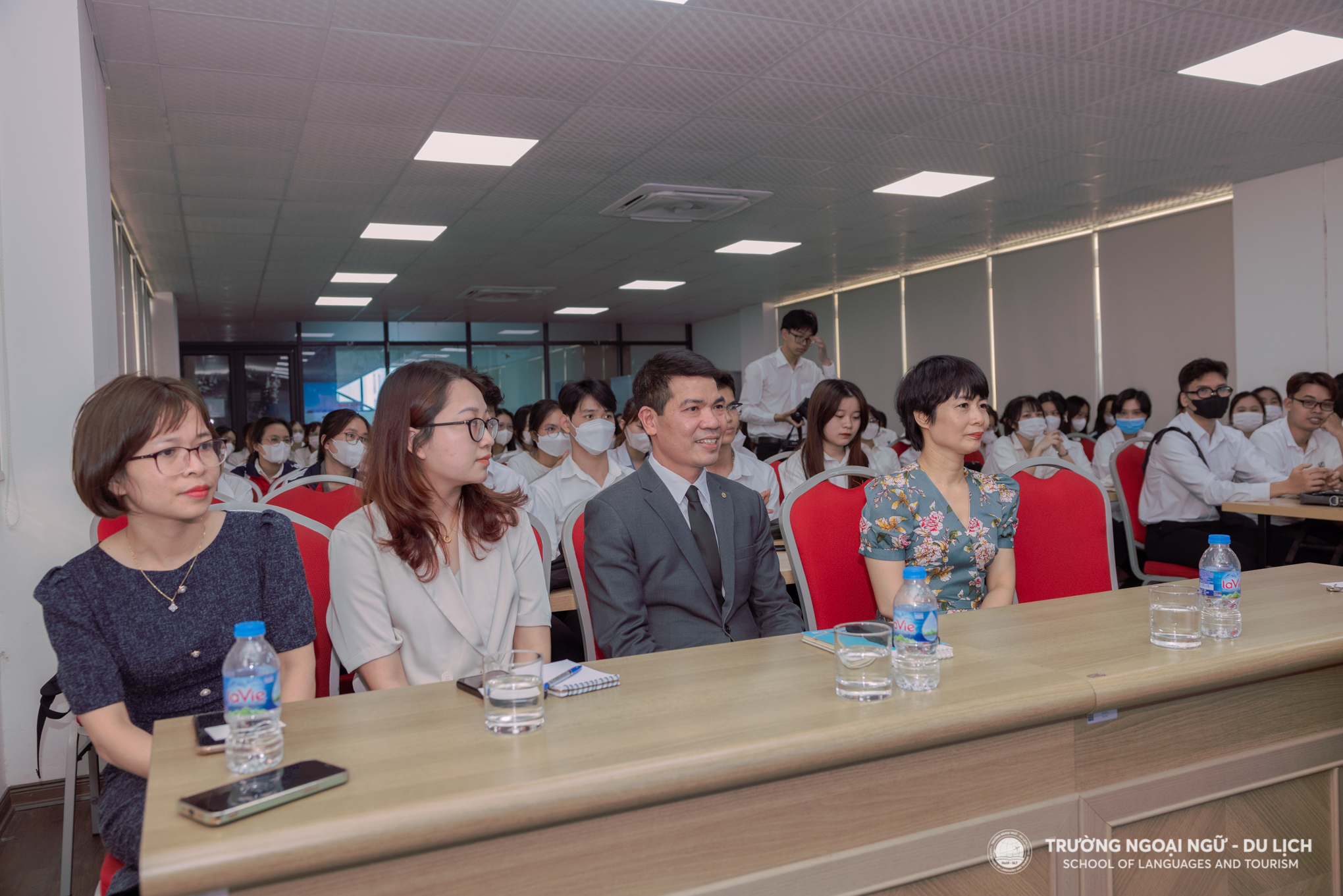 Tọa đàm nghề phục vụ buồng phòng - lăng kính chuyên gia với sinh viên ngành Quản trị khách sạn