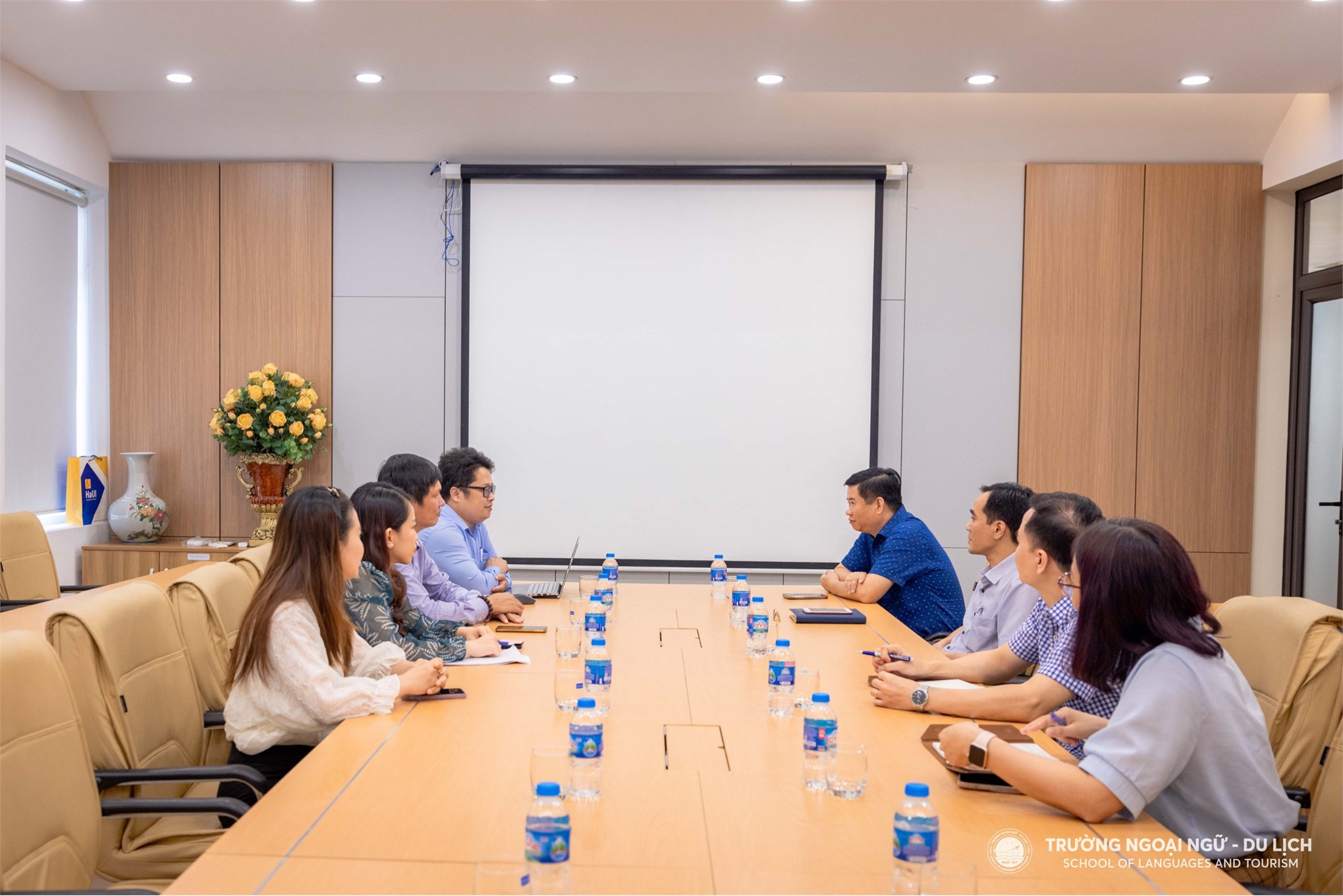 Trường Đại học Công nghiệp Thực phẩm Thành phố Hồ Chí Minh thăm và làm việc tại Trường Ngoại ngữ - Du lịch thuộc Trường Đại học Công nghiệp Hà Nội