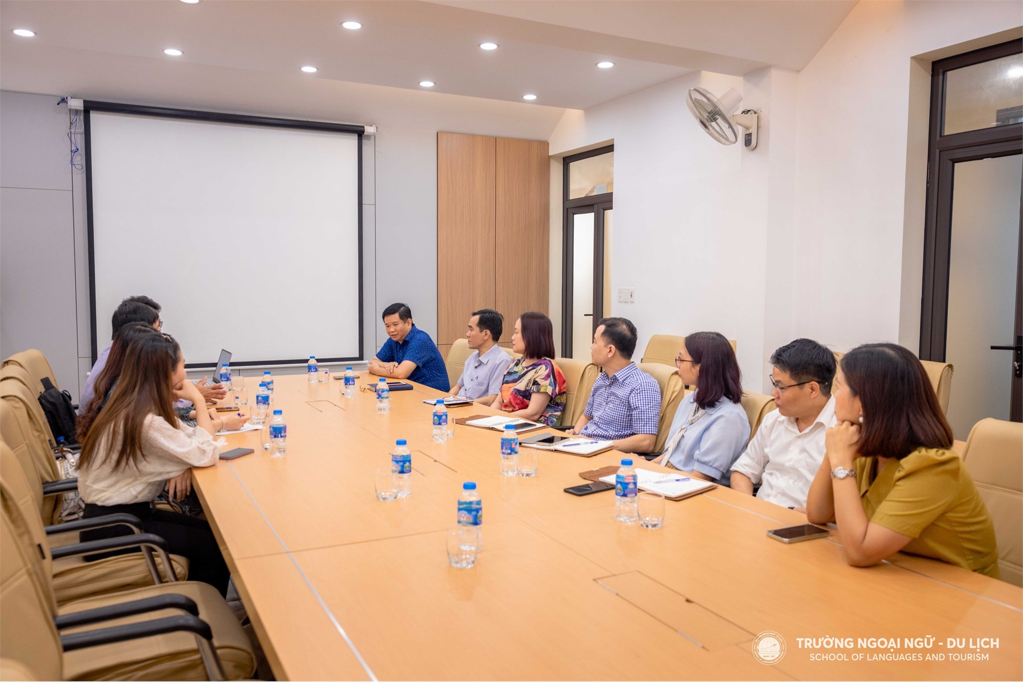 Trường Đại học Công nghiệp Thực phẩm Thành phố Hồ Chí Minh thăm và làm việc tại Trường Ngoại ngữ - Du lịch thuộc Trường Đại học Công nghiệp Hà Nội