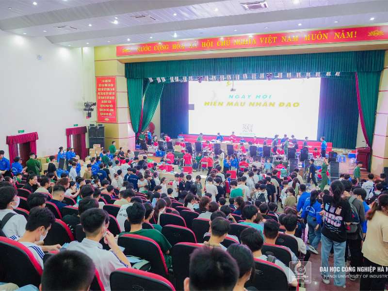 Hơn 700 cán bộ, giảng viên, sinh viên Đại học Công nghiệp Hà Nội tham gia Ngày hội Hiến máu nhân đạo