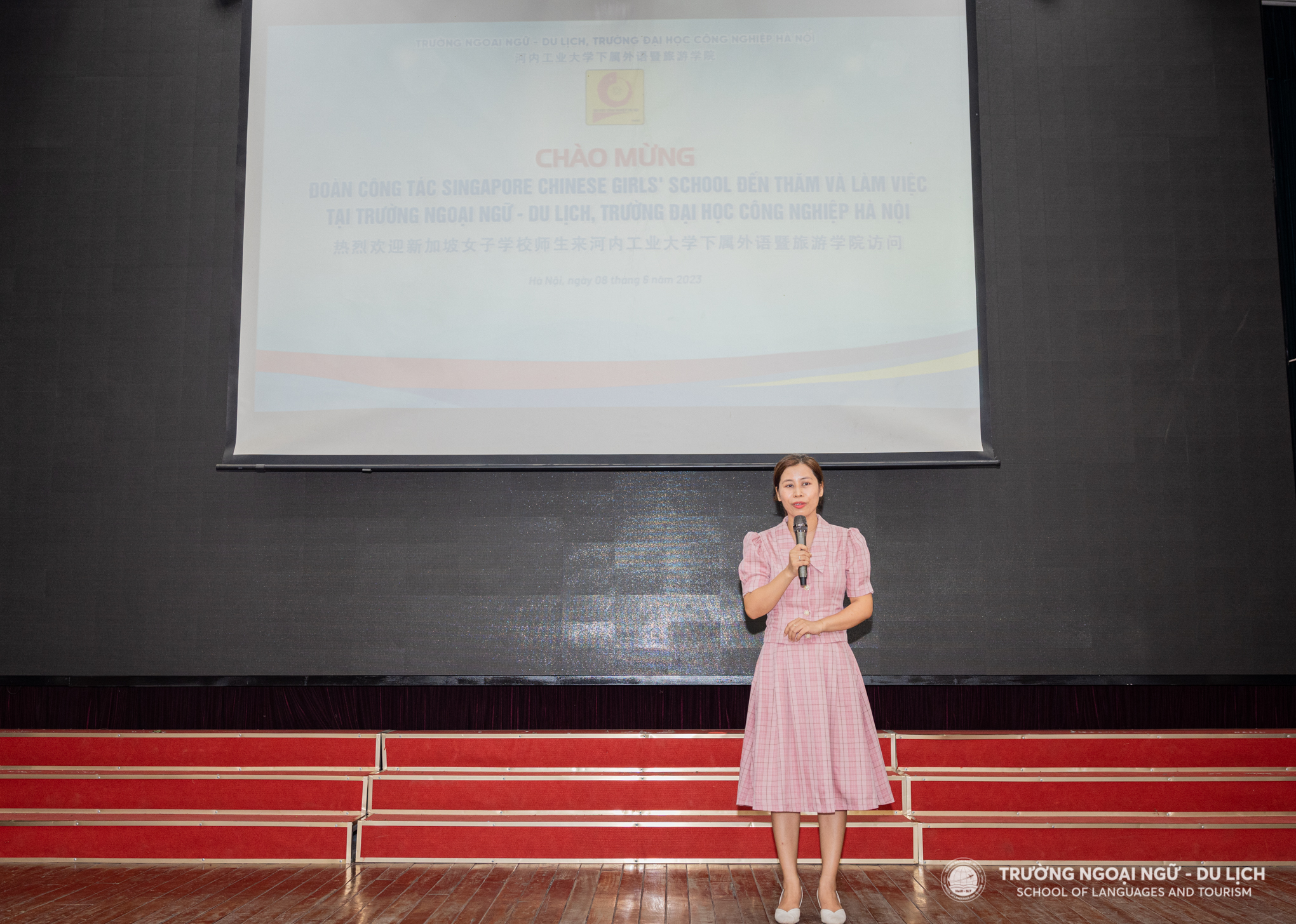 Tiếp đoàn Singapore Chinese Girls’ School tới tham quan, giao lưu văn hóa và trao đổi phương pháp giảng dạy