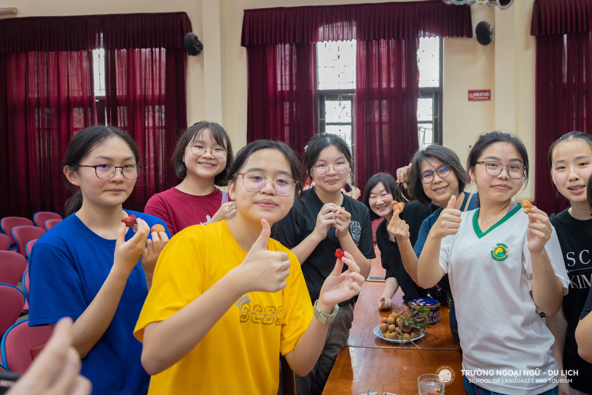 Tiếp đoàn Singapore Chinese Girls’ School tới tham quan, giao lưu văn hóa và trao đổi phương pháp giảng dạy